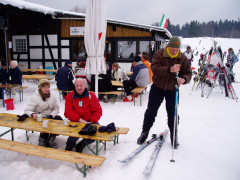 Die zal ik eens effe van die tafel scho..