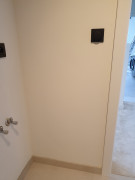 Muur glad gestuct en geschilderd