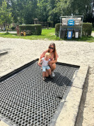 Met tante Melissa op de trampoline